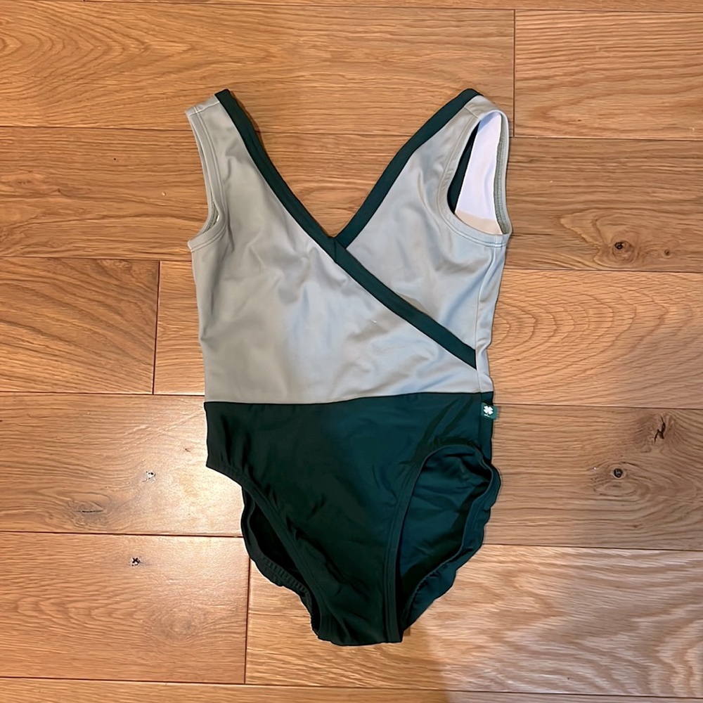 Bran new lucky Leo dance leotard